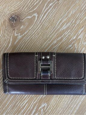 Fossil Dark Brown Leather Clutch Wallet with Contrast Stitching